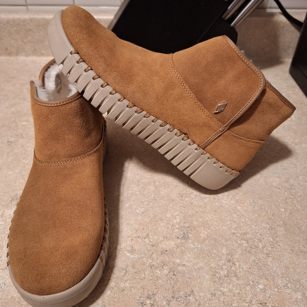 EUC Skechers Boot